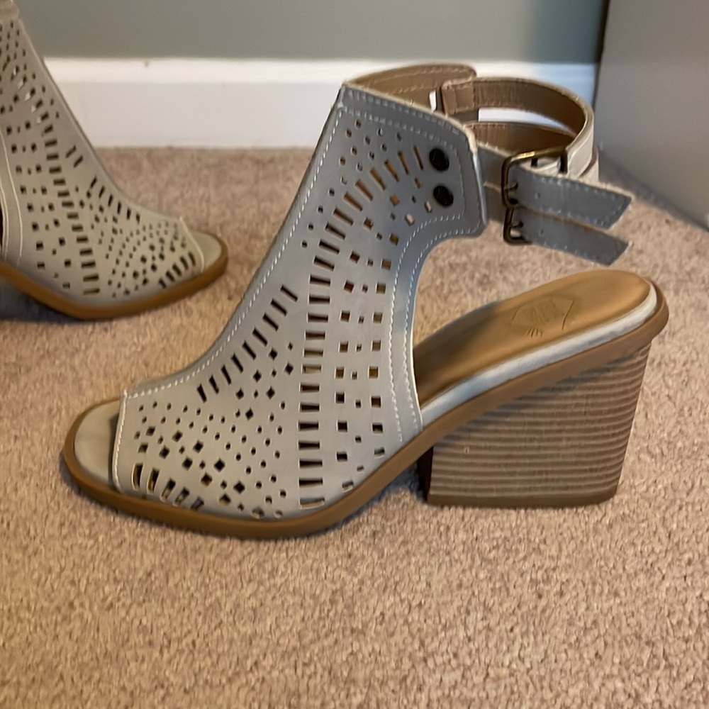 True Craft Woman’s Open-Toed Block Heel 3” Tan Sz… - image 4